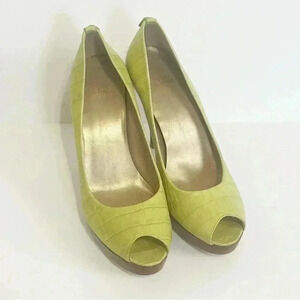 Stuart Weitzman Lime Green Alligator Print Heels